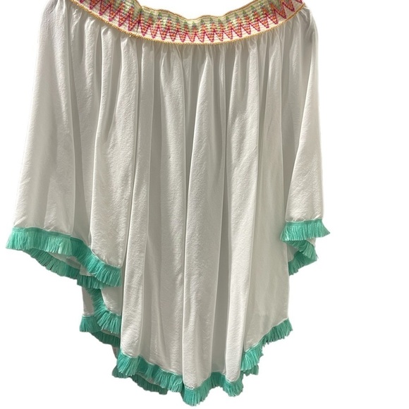Off the shoulder Boo Hoo blouse O/S Batwing sleeves and fringe top - Picture 2 of 2